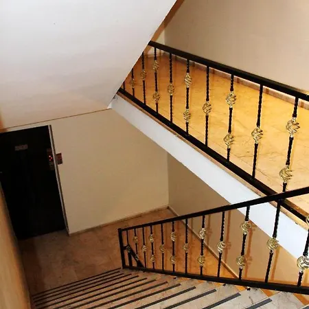 Aparthotel White Crown Ve Yasam Merkezi