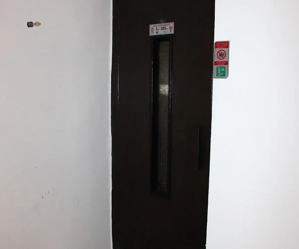 White Crown Ve Yasam Merkezi Apart-hotel