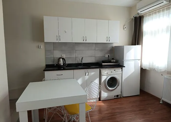 White Crown Ve Yasam Merkezi Apart-hotel Istambul